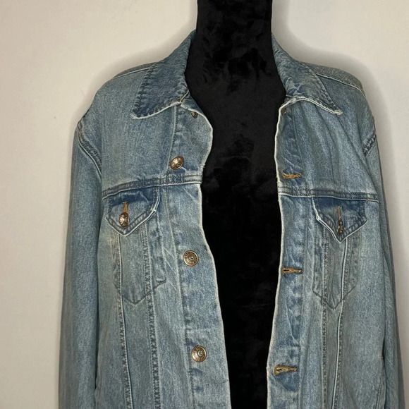 NWOT BDG Oversized Urban Outfitters Denim Trucker Jacket - Picture 15 of 16